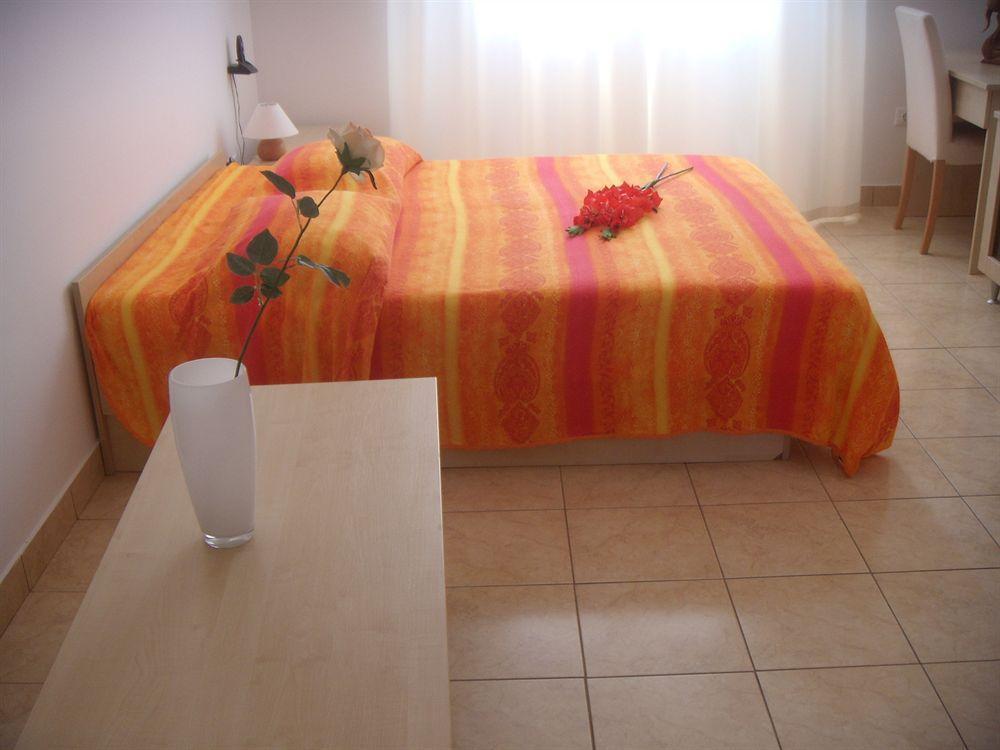 Tamarix Residence Vinjerac Esterno foto
