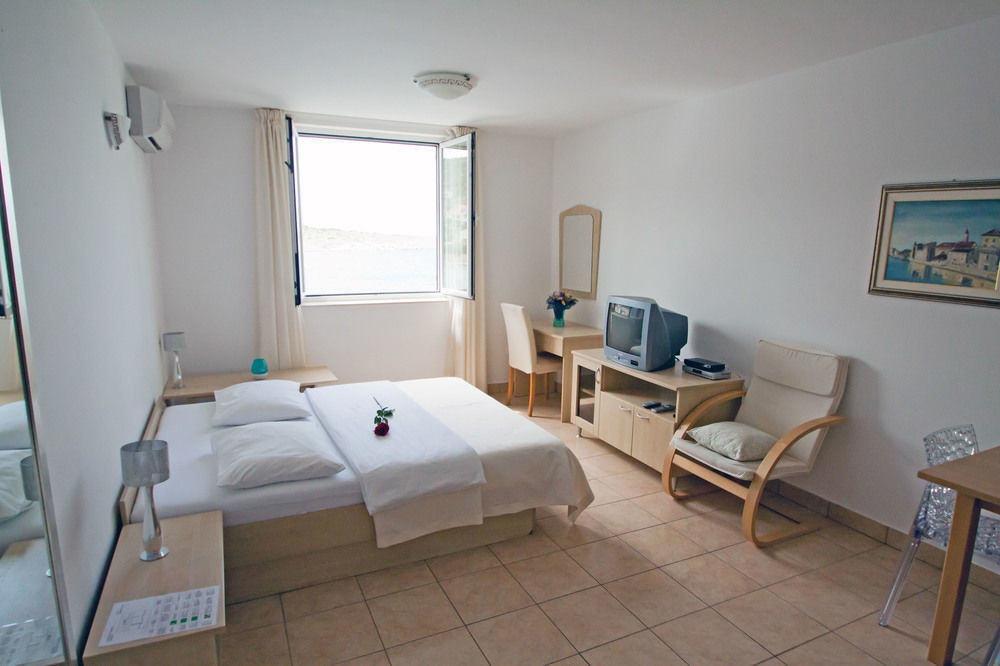 Tamarix Residence Vinjerac Esterno foto